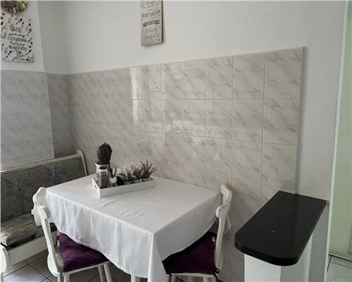 Apartament 2 camere, decomandat, Între Lacuri.