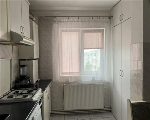 Apartament 2 camere, decomandat, Între Lacuri.