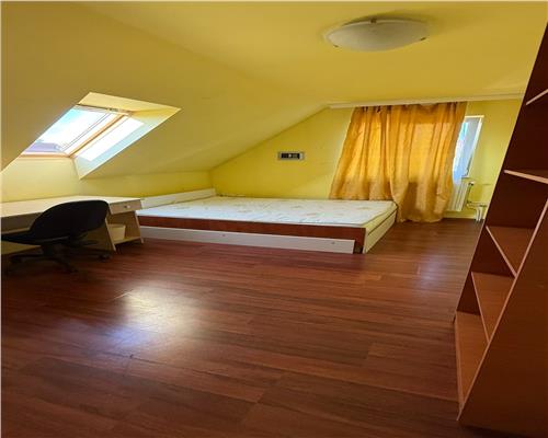 Apartament 4 camere, decomandat, terasa, Andrei Muresanu.
