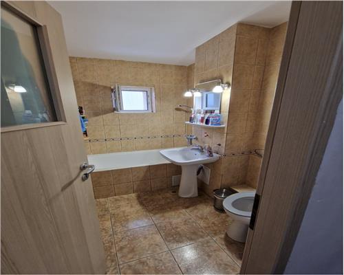 Apartament 3 camere, decomandat, garaj individual, Zorilor.