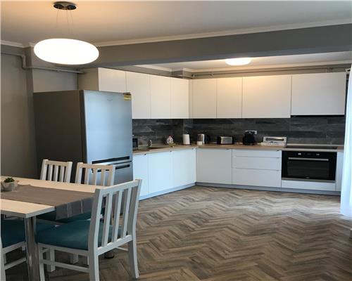 Apartament 3 camere, bloc nou, parcare, zona Platinia.
