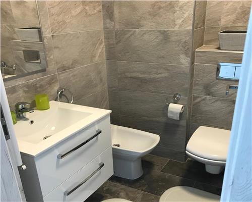 Apartament 3 camere, bloc nou, parcare, zona Platinia.