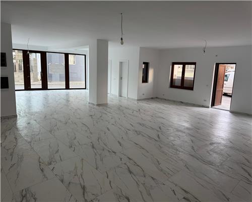 Spatiu Comercial Modern, Parter, 135 mp, 4 Parcari, Bulgaria