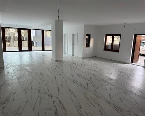 Spatiu Comercial Modern, Parter, 135 mp, 4 Parcari, Bulgaria