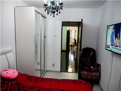 Apartament 3 camere, decomandat, mobilat, Pta Marasti.