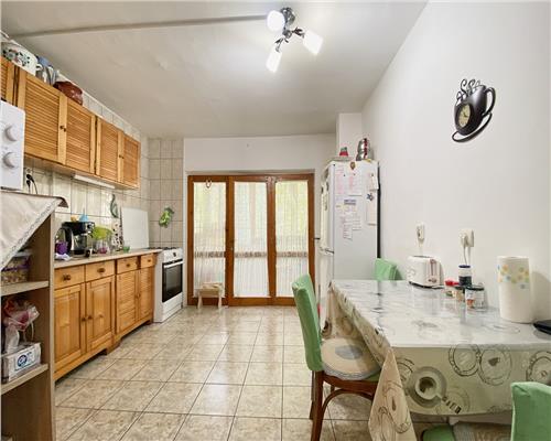 Apartament 2 camere, decomandat, garaj, str. Plopilor