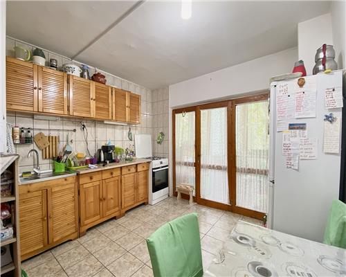Apartament 2 camere, decomandat, garaj, str. Plopilor
