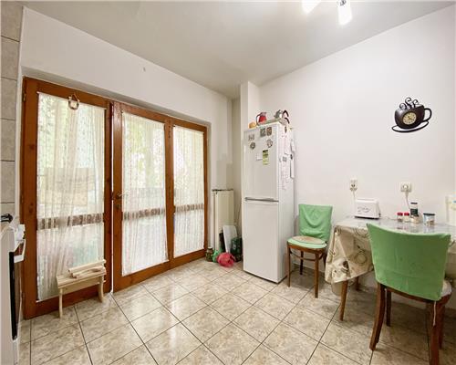 Apartament 2 camere, decomandat, garaj, str. Plopilor