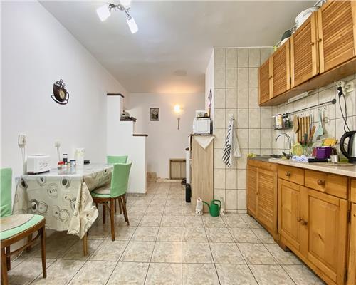 Apartament 2 camere, decomandat, garaj, str. Plopilor