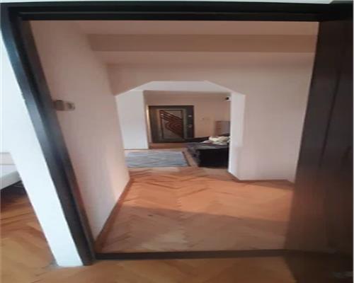 Apartament 3 camere, decomandat, Central.