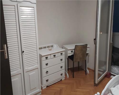 Apartament 3 camere, decomandat, Central.