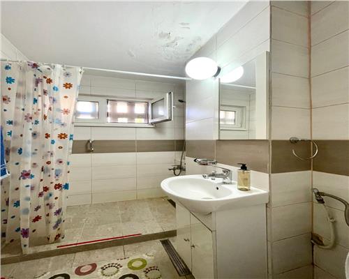 Apartament 2 camere, mobilat, utilat, zona Hotel Royal.