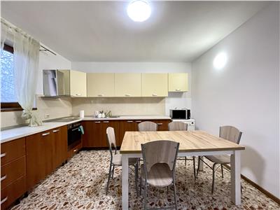 Casa de inchiriat 6 camere, S 288 mp + curte, Buna Ziua.