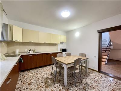 Casa de inchiriat 6 camere, S 288 mp + curte, Buna Ziua.