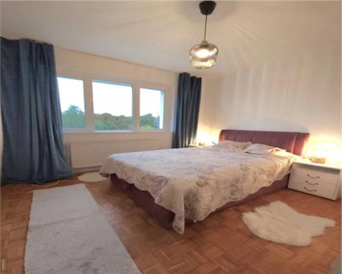 Apartament 3 camere, decomandat, parcare, Central.