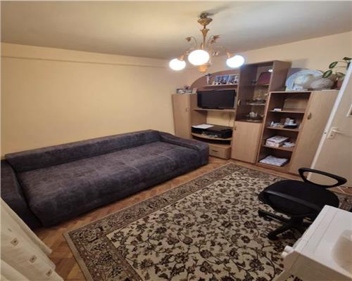 Apartament 2 camere, S- 40 mp, mobilat, zona P-ta Hermes.