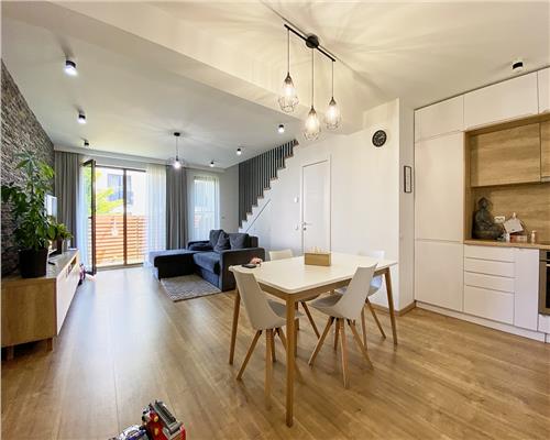 Casa tip Triplex, 5 camere, ultrafinisata,  Europa.