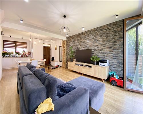 Casa tip Triplex, 5 camere, ultrafinisata,  Europa.