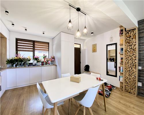 Casa tip Triplex, 5 camere, ultrafinisata,  Europa.