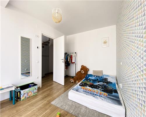 Casa tip Triplex, 5 camere, ultrafinisata,  Europa.