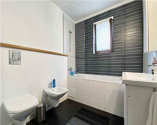 Casa tip Triplex, 5 camere, ultrafinisata,  Europa.