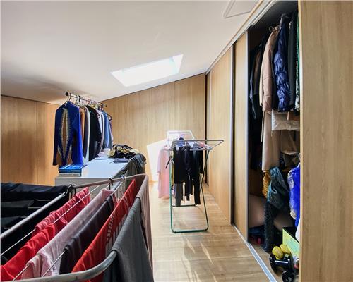 Casa tip Triplex, 5 camere, ultrafinisata,  Europa.