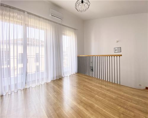Casa tip Triplex, 5 camere, ultrafinisata,  Europa.