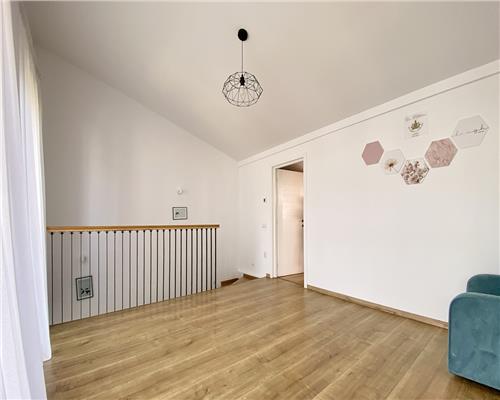Casa tip Triplex, 5 camere, ultrafinisata,  Europa.