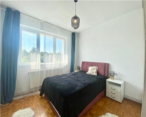 Apartament 3 camere, decomandat, parcare, Central.