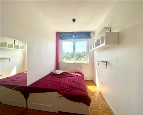 Apartament 3 camere, decomandat, parcare, Central.