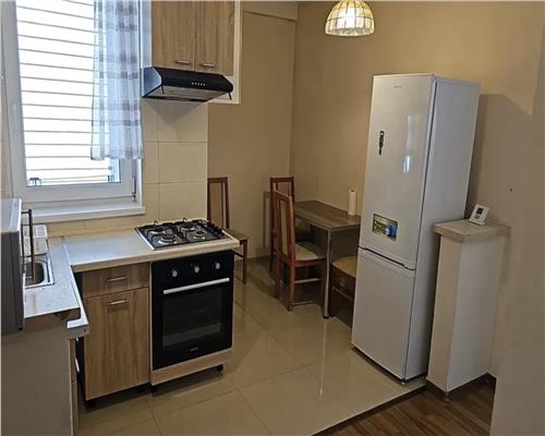 Apartament 2 camere, decomandat, zona Expo Transilvania.