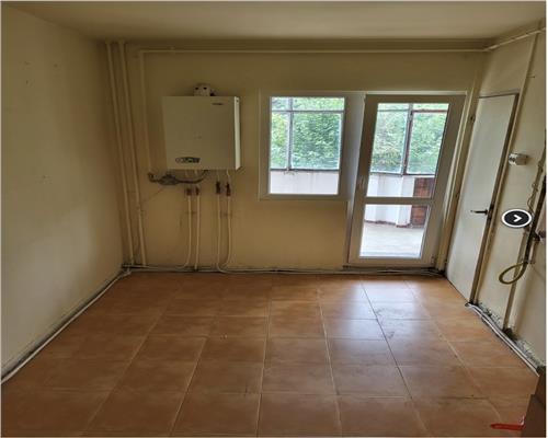Apartament 2 camere, S 50 mp + balcon, decomandat,, Plopilor.
