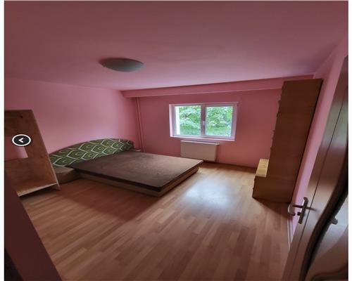 Apartament 2 camere, S 50 mp + balcon, decomandat,, Plopilor.