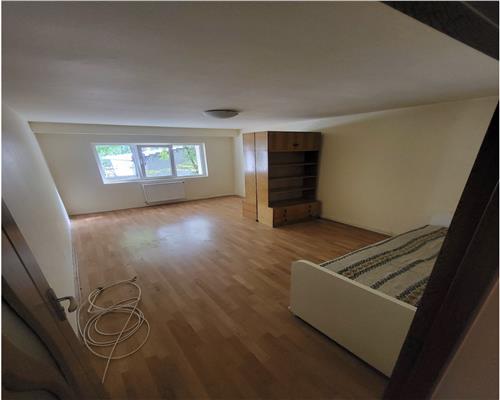 Apartament 2 camere, S 50 mp + balcon, decomandat,, Plopilor.
