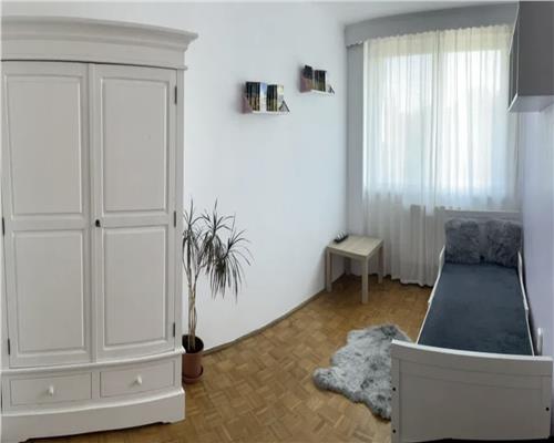 Apartament 3 camere, S 65mp, zona Parcului Central.