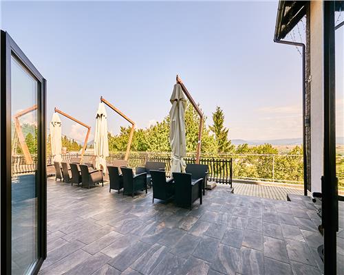 Pensiune la cheie langa partia de schi Toplita, 11 camere, Su642 mp
