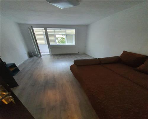 Apartament 2 camere, decomandat, Andrei Muresanu.