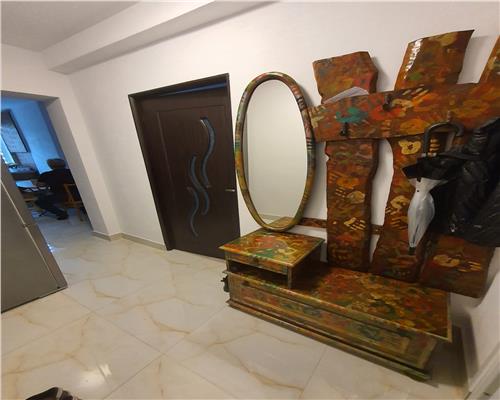 Apartament 2 camere, decomandat, Andrei Muresanu.