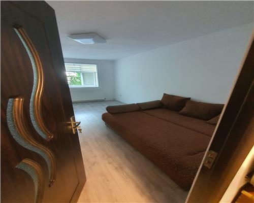 Apartament 2 camere, decomandat, Andrei Muresanu.