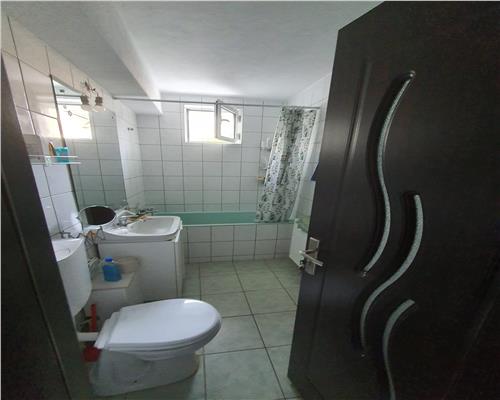 Apartament 2 camere, decomandat, Andrei Muresanu.