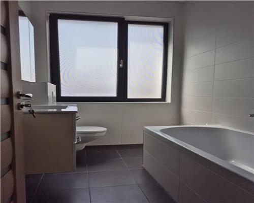 Apartament 3 camere, prima inchiriere, mobilat, Central.