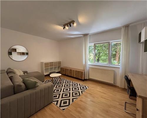 Apartament 2 camere, decomandat, zona P-ta Zorilor.