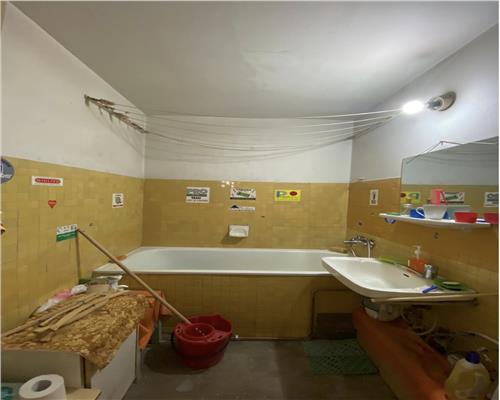 Apartament 2 camere, decomandat, etaj intermediar, Zorilor.