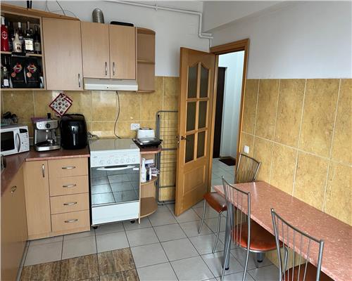Apartament 2 camere, decomandat, zona Alverna.