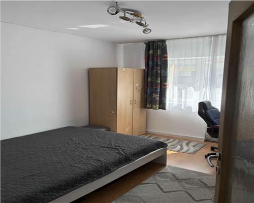 Apartament 3 camere, decomandat, zona Spitalul de Recuperare.