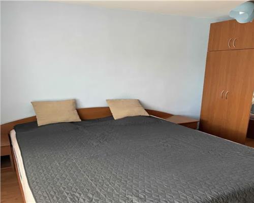 Apartament 3 camere, decomandat, zona Spitalul de Recuperare.