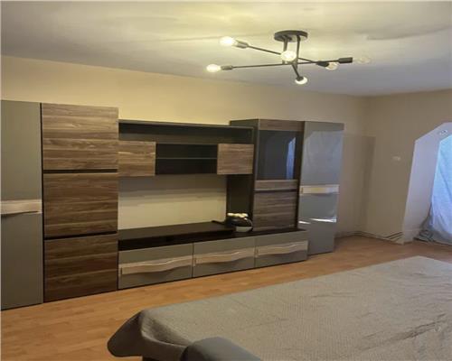 Apartament 3 camere, decomandat, zona Spitalul de Recuperare.