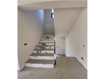 Casa Duplex, 180 mp + 450 mp. teren, Dezmir