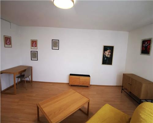 Apartament 2 camere, decomandat, zona UMF.