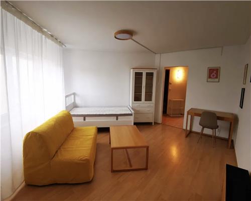 Apartament 2 camere, decomandat, zona UMF.